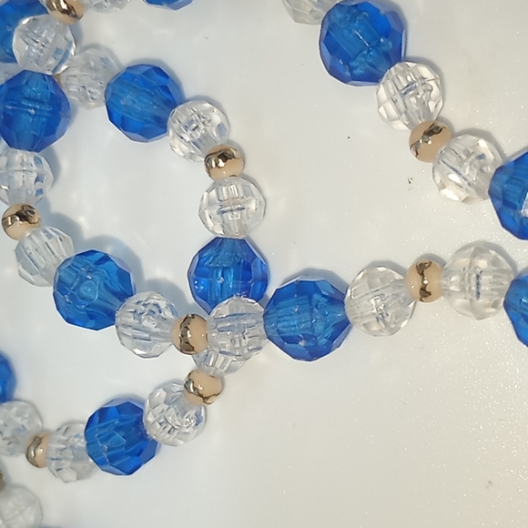 Blue White Plastic Beaded Necklace With Gold Tone Rounded Spacers - Picture 2 of 2
